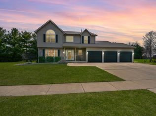 104 Hunter Ct, Hudson, IL 61748