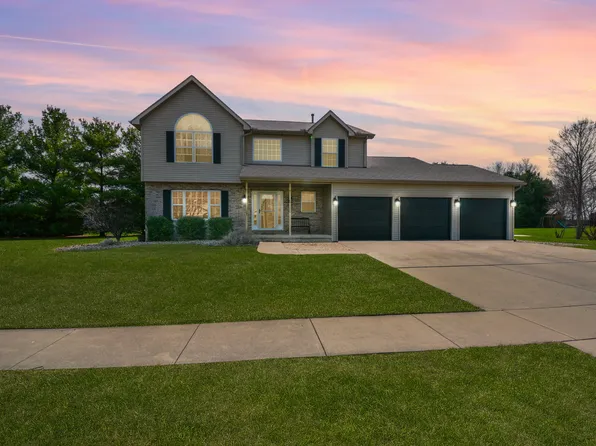 104 Hunter Ct, Hudson, IL 61748