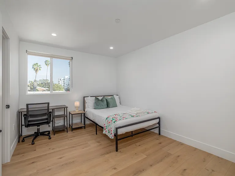 1223 W 37th Dr #1 — Photo 10