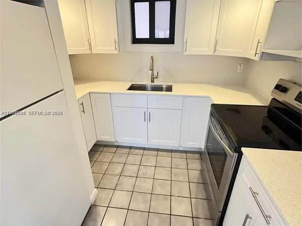 5 Olive Dr, Hialeah, FL