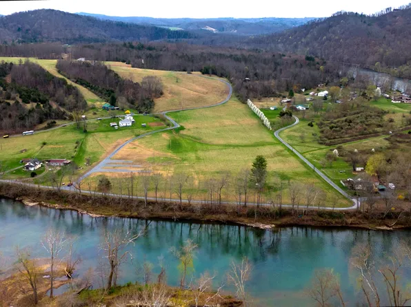 18 Outwest Ln, Hinton, WV 25951