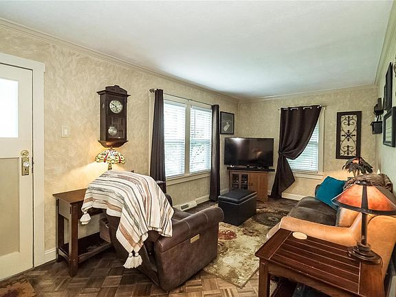 4th image of 607 Coulter Ave
