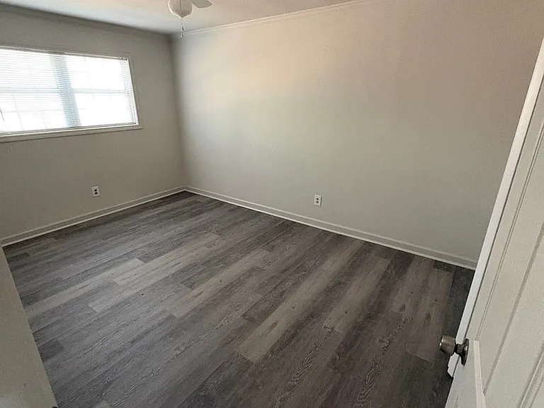901 Park Ln — Photo 6