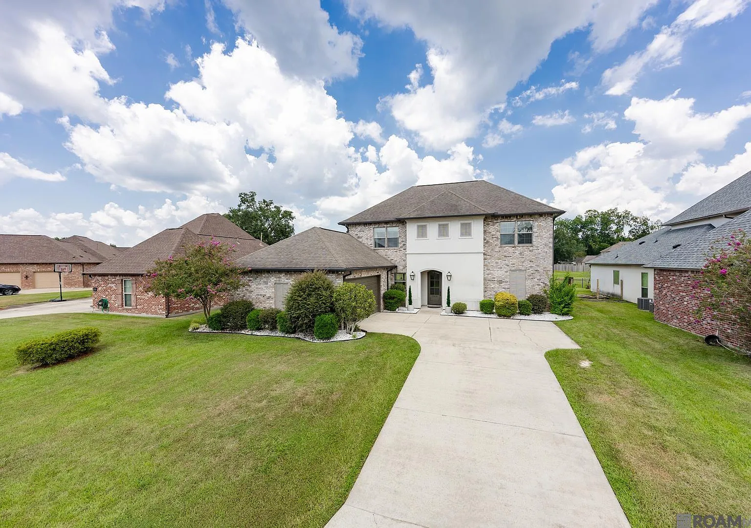 6 bed, 3269 sqft, $4,000 — Photo 2