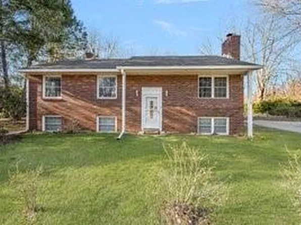 10 Grills Ln, Hopkinton, RI 02833