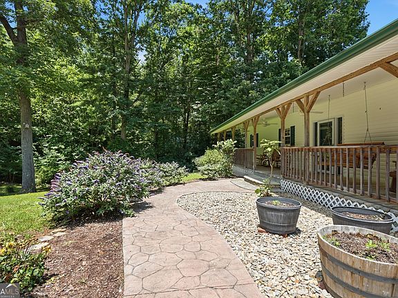 3rd image of 118 Brenda Ln