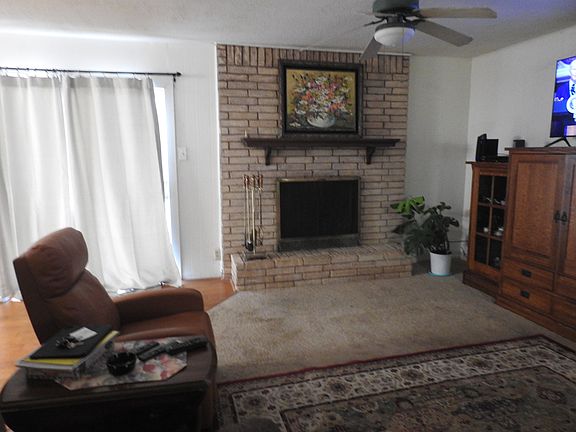 2nd image of 3817 Rosemary Ln