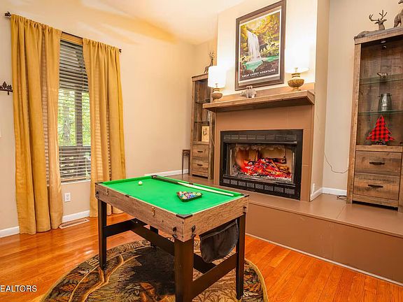 5th image of 2202 Applewood Rd