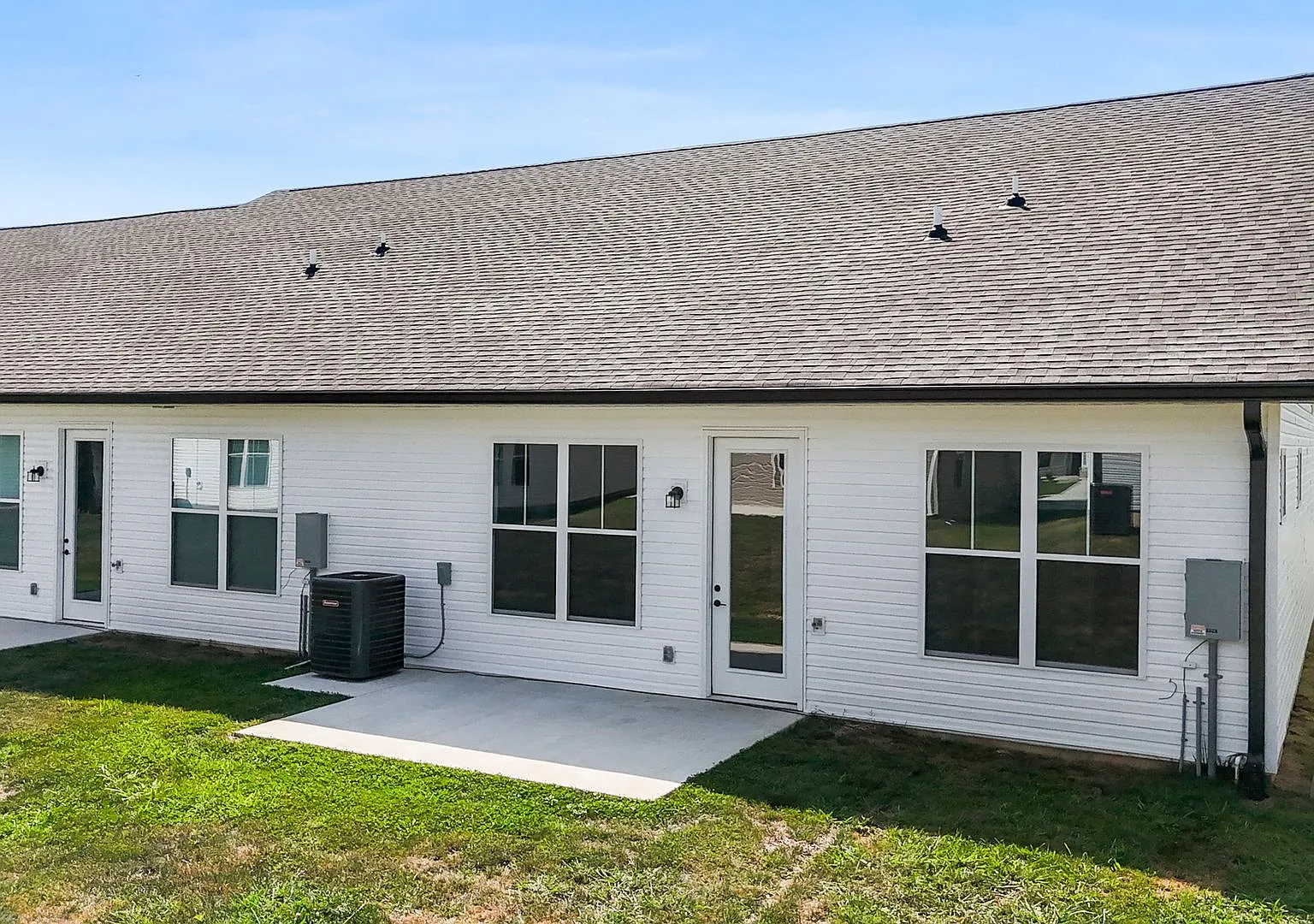 One-Month Free Move-In Incentive Highly Desired Bluebell Floorpan In James Creek — Photo 1