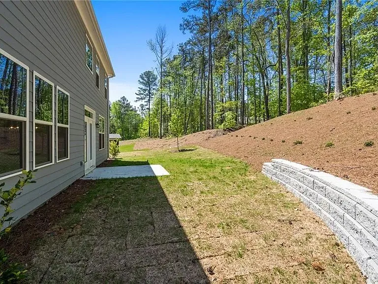 382 Riverwood Dr — Photo 4