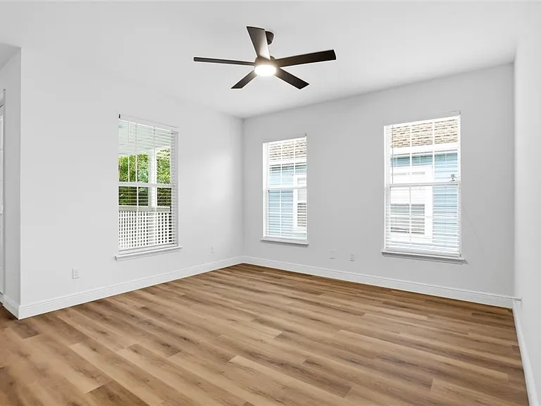 912 Waterside Dr — Photo 36