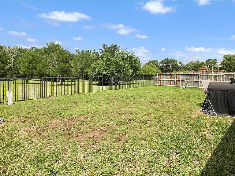 335 Robelmont Dr — Photo 28