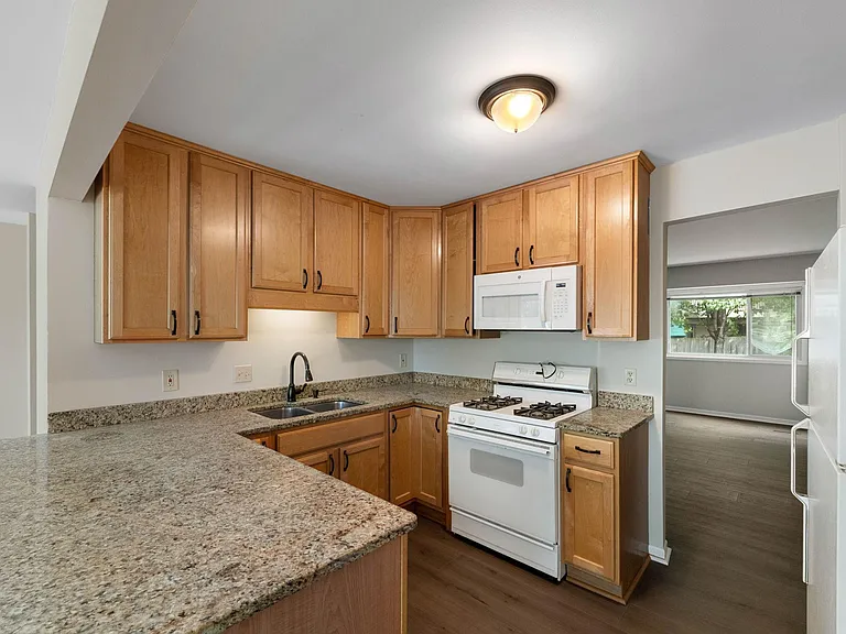 304 Pondridge Cir — Photo 7