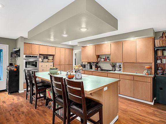 Kitchen/double ovens