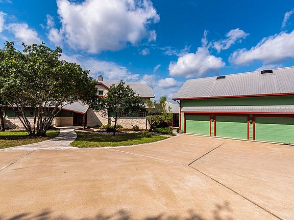 4th image of 501 Madrone Canyon Dr