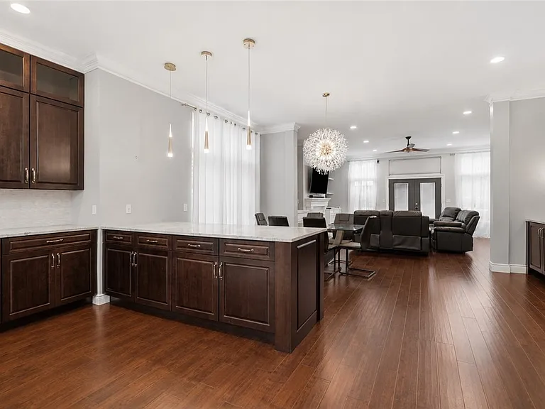 390 Bradley St — Photo 5