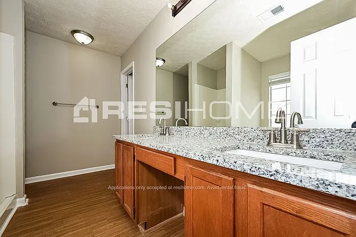 5949 Creekside Dr — Photo 12