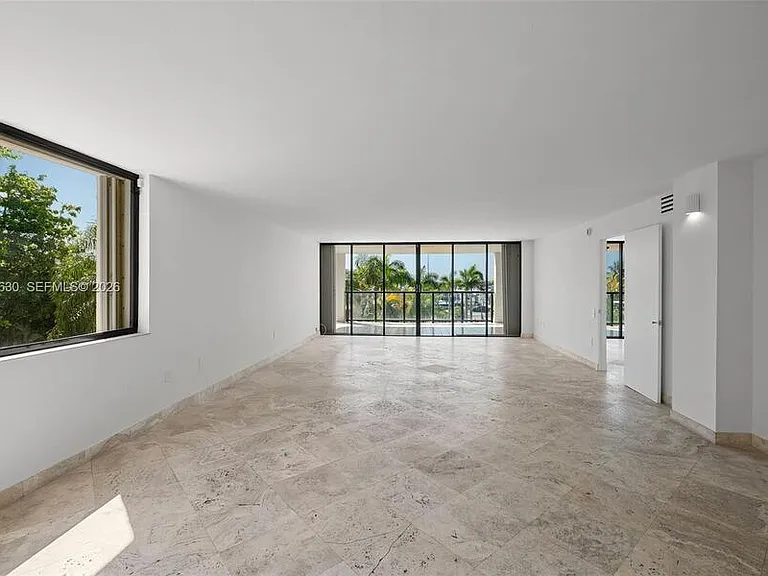 2575 S Bayshore Dr #4A — Photo 8