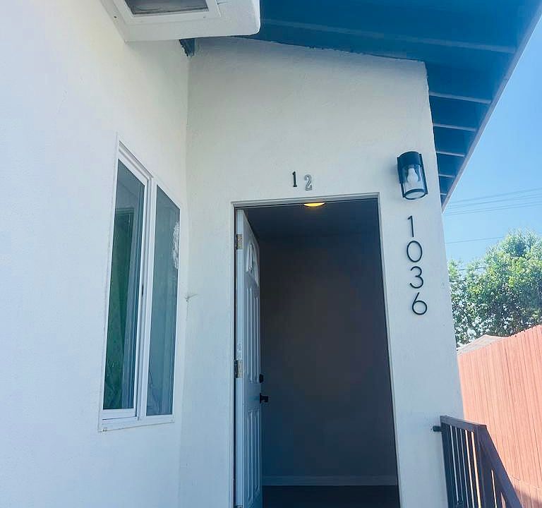1st image of 1036 1/2 W 48th St #1036-1/2
