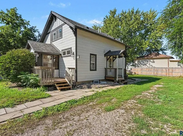 1801 N Wayland Ave, Sioux Falls, SD 57103