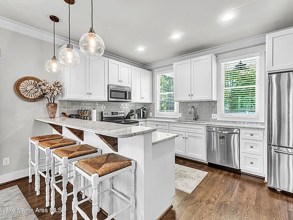 5th image of 23 Timberwood Dr
