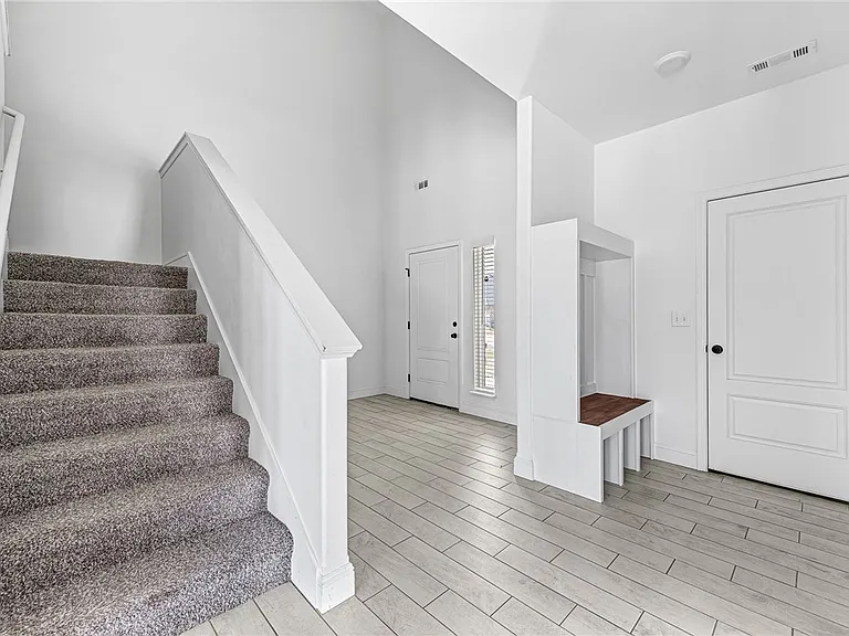 2070 Wildflower Dr — Photo 9