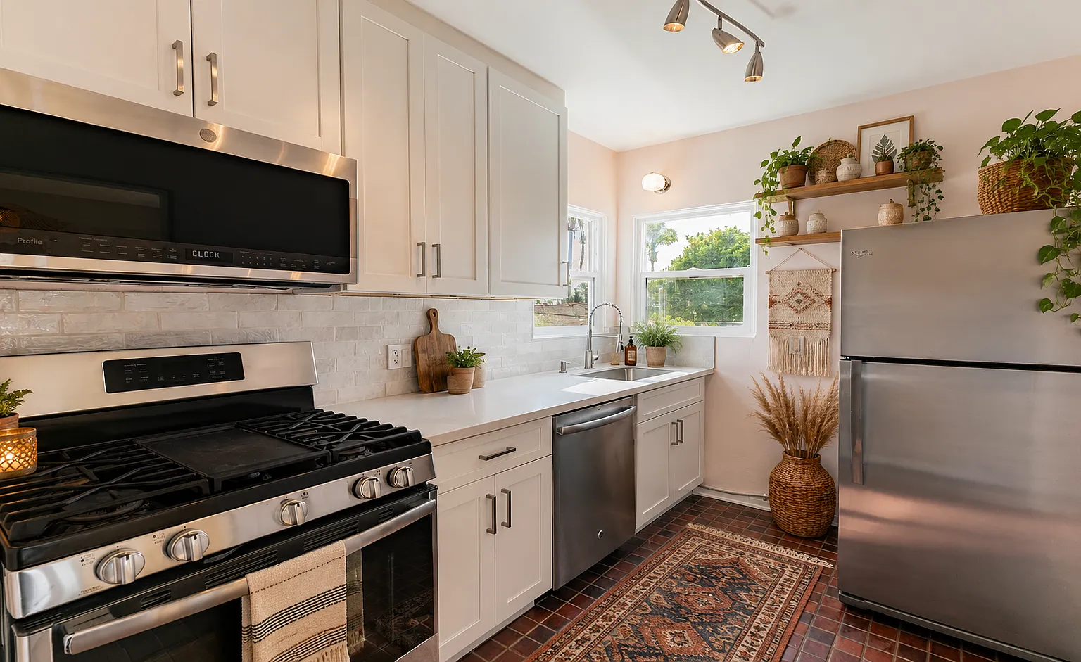 2 bed, 800 sqft, $3,695 — Photo 2