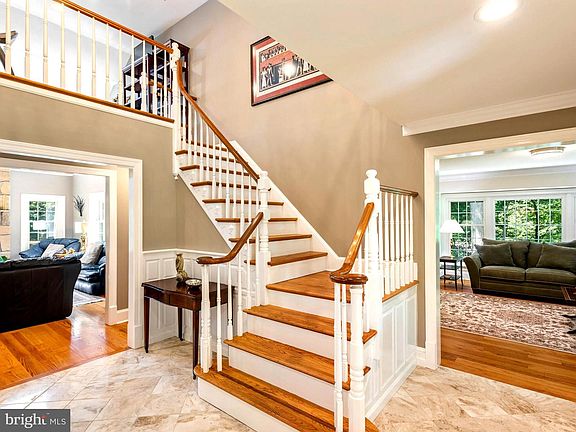 5th image of 1 Beechwood Cir