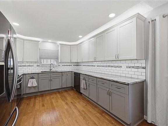 5th image of 3521 NE Stanton St