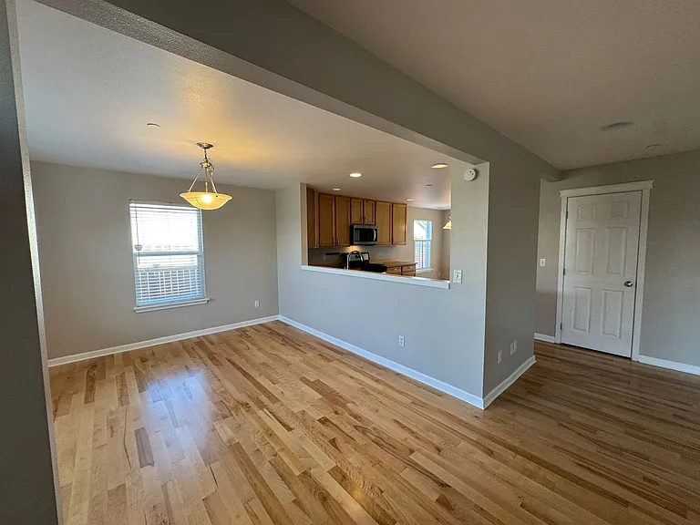 2811 Martin St — Photo 4