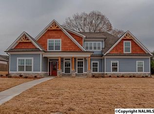 2832 Natures Cv, Owens Cross Roads, AL 35763