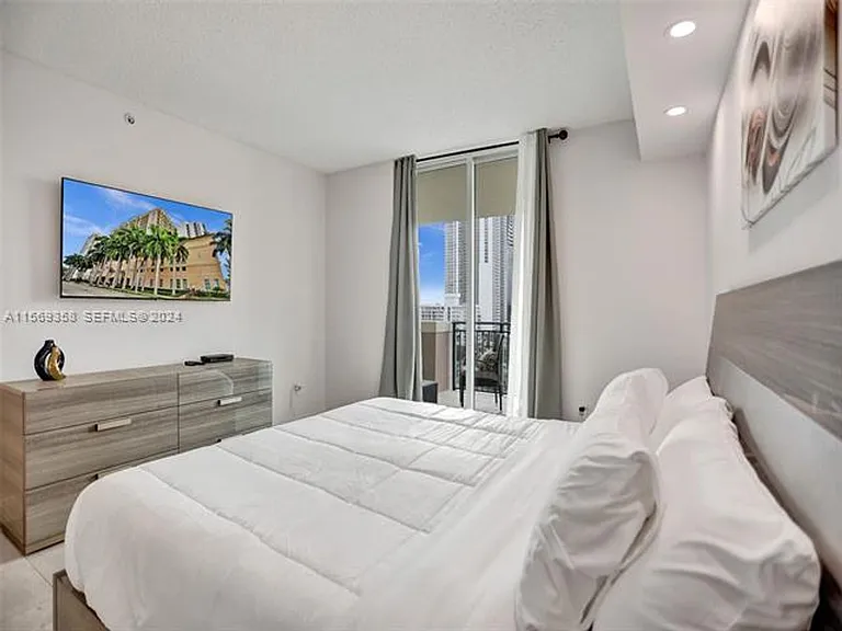 17555 Atlantic Blvd #1101 — Photo 19