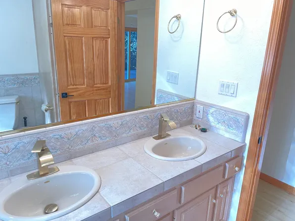 12813 Mueller Dr, Groveland, CA 95321