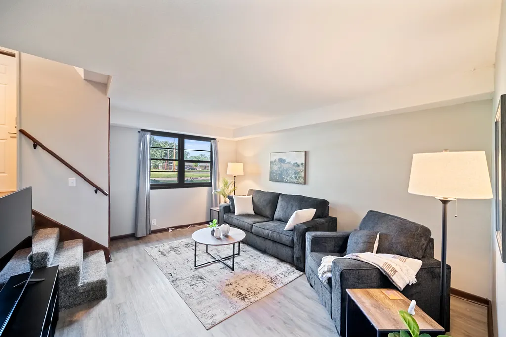 2 bed, 910 sqft, $1,595 — Photo 4