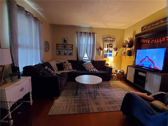 3rd image of 838 Harrison St