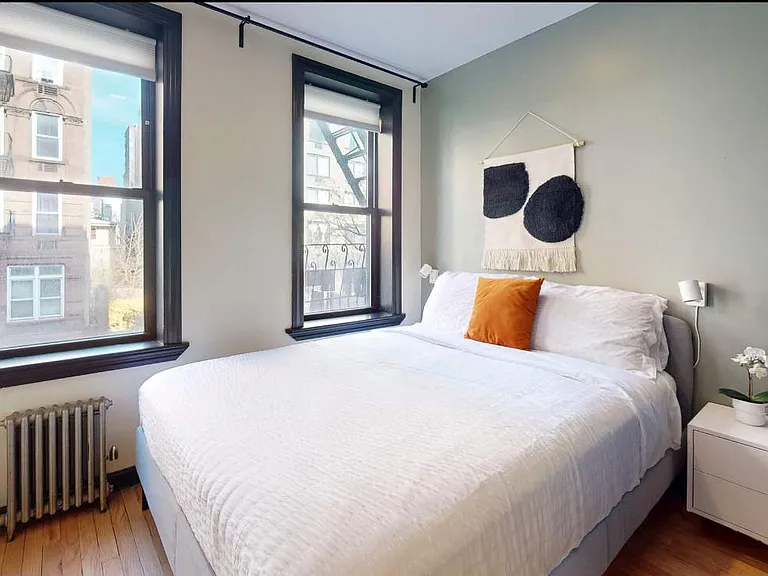 240 E 28th St #8 — Photo 6