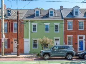 249 N Mulberry St