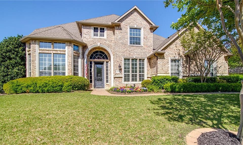 1st image of 402 Parkwood Ct
