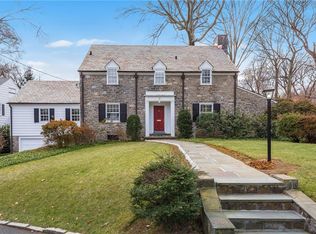 8 Rhynas Dr, Mount Vernon, NY 10552