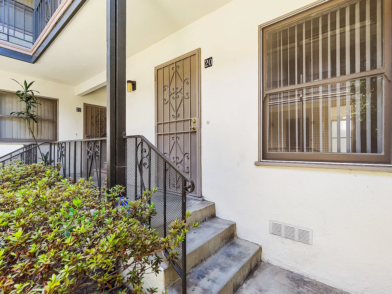 Ladera Gardens — Photo 3