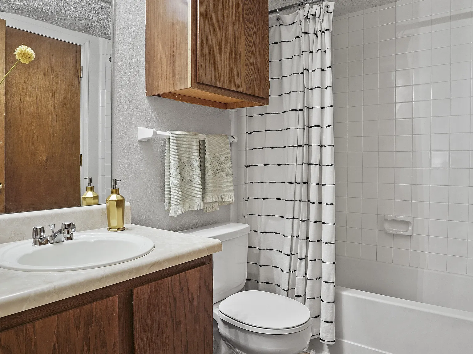 Raintree Apartments — Photo 4