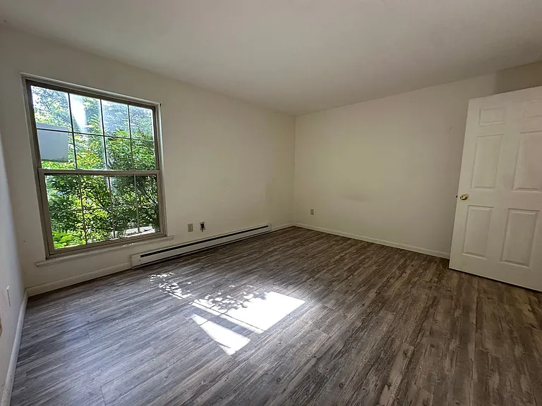 University Park Apartments near Cornell University — Photo 158