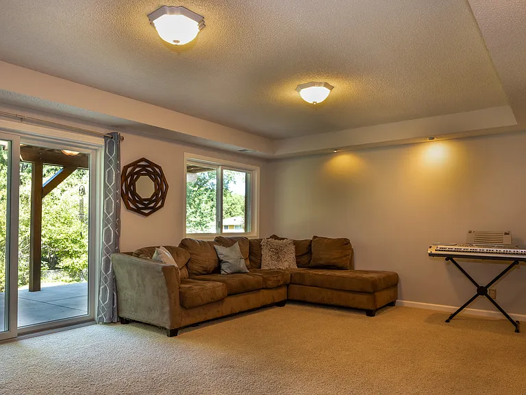 2388 Windsor Ln — Photo 17