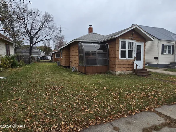1508 1st Ave N, Grand Forks, ND 58203