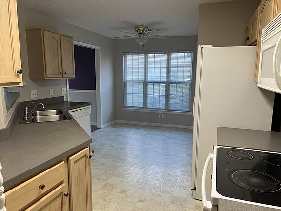 5th image of 6721 Ascot Dr NE