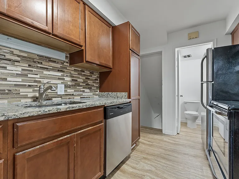 Putney Townhomes — Photo 10