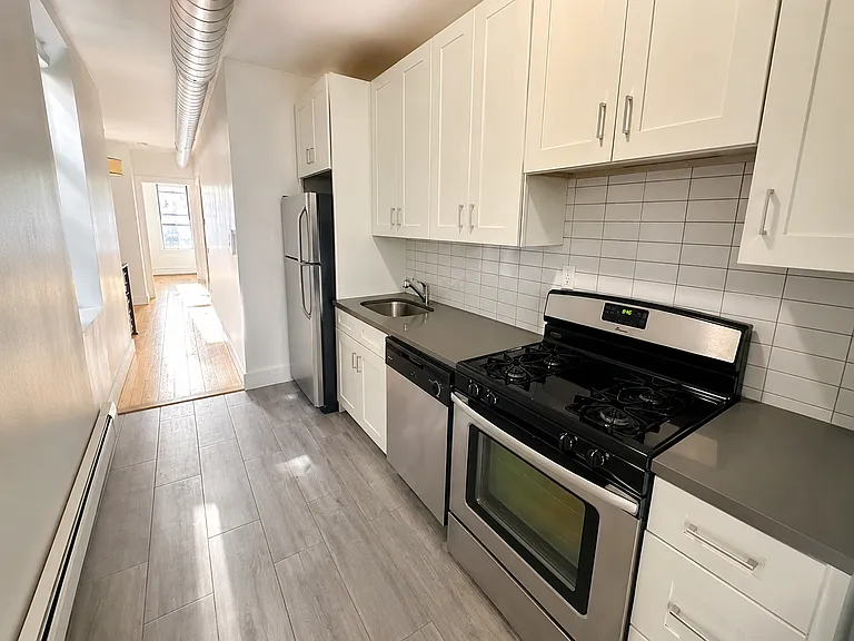 361 Sumpter St #1R — Photo 3