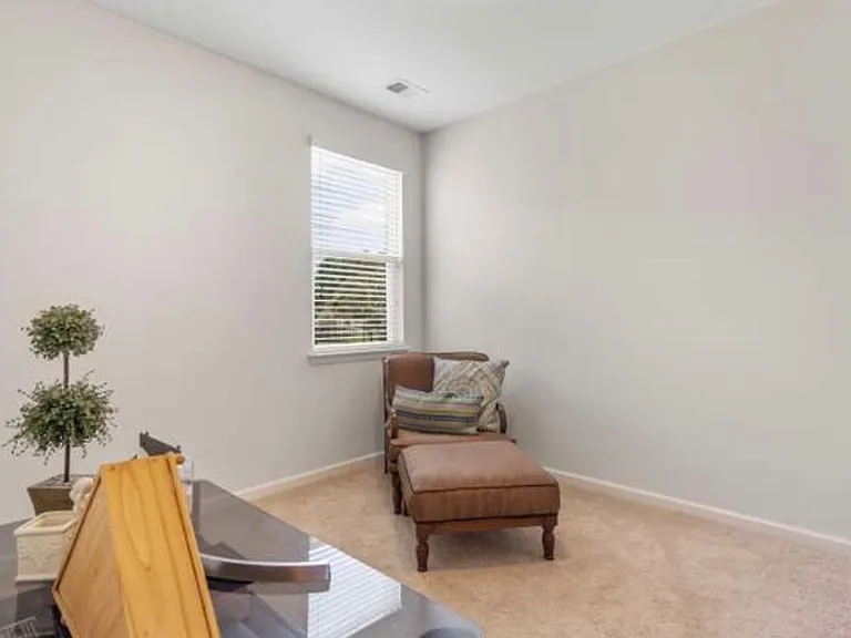 542 Hay Hill Ln — Photo 15
