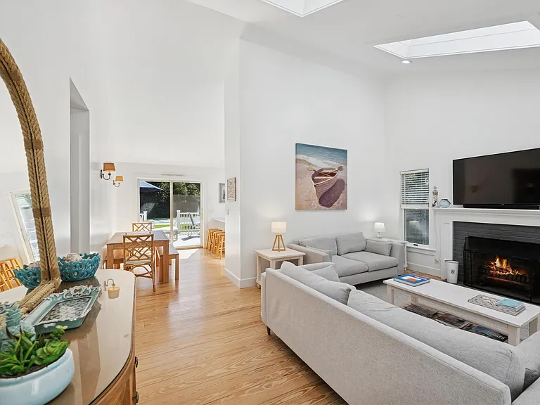 33 Corbin Ave — Photo 12