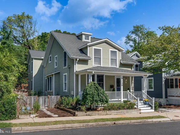 3139 7th St N, Arlington, VA 22201